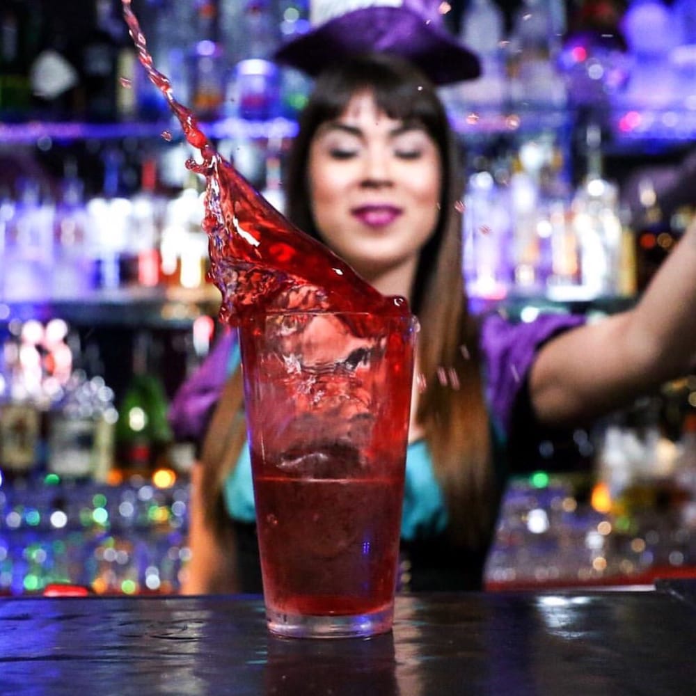 23-essential-dive-bars-in-los-angeles-the-rabbit-hole-bar